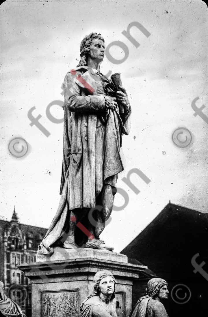 Schillerdenkmal | Schiller monument - Foto simon-156-002-sw.jpg | foticon.de - Bilddatenbank für Motive aus Geschichte und Kultur